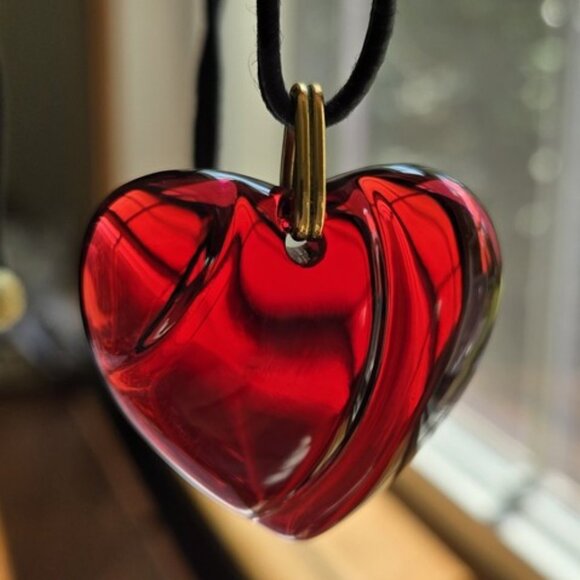 Baccarat Red Crystal Heart Pendant Necklace Black Satin Cord Gold Tone Accents - Picture 1 of 6